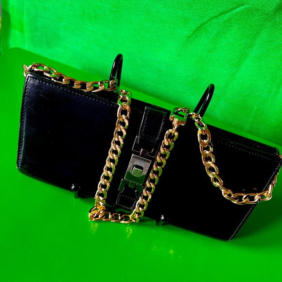 GUCCI BLACK LONG 4 COMPARTMENT WALLET WITH MINOR CALL OUT(VERY CLEAN) - Picture 1 of 6